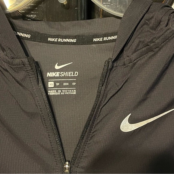 Women’s Nike Rain Jacket - Picture 4 of 4